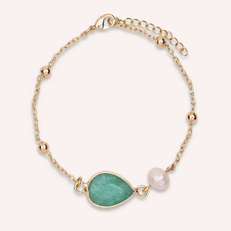 Delicate Pearl And Chrysoprase Clasp Bracelet In Gold-Tone